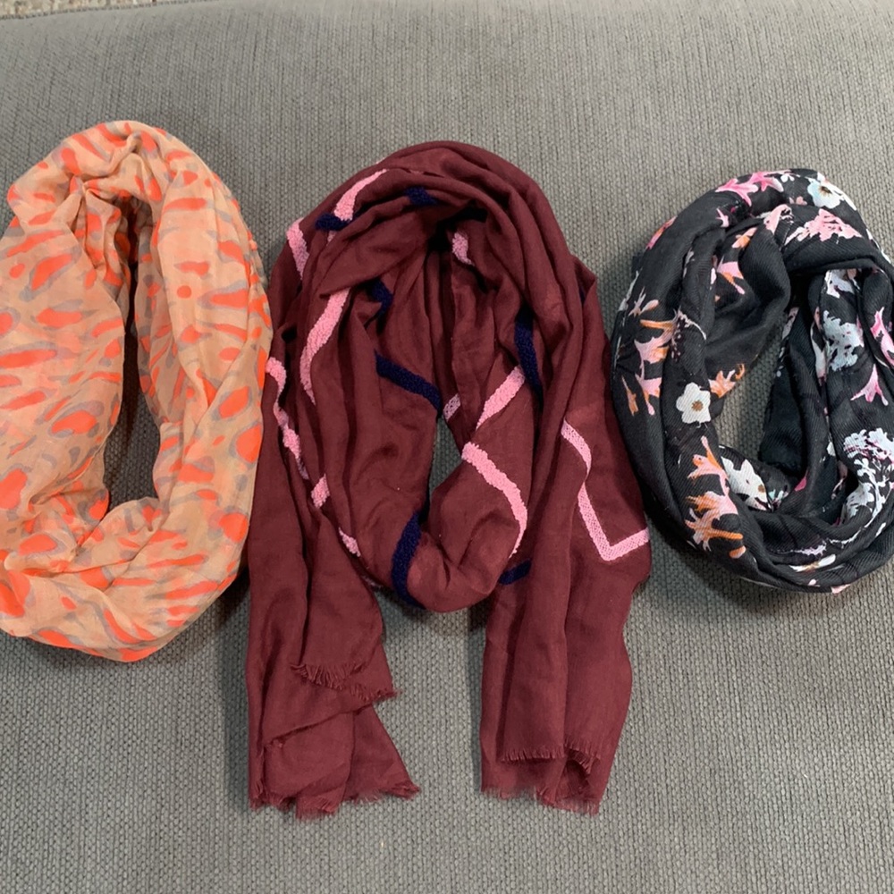 🌟Bundle of (3) lightweight scarves